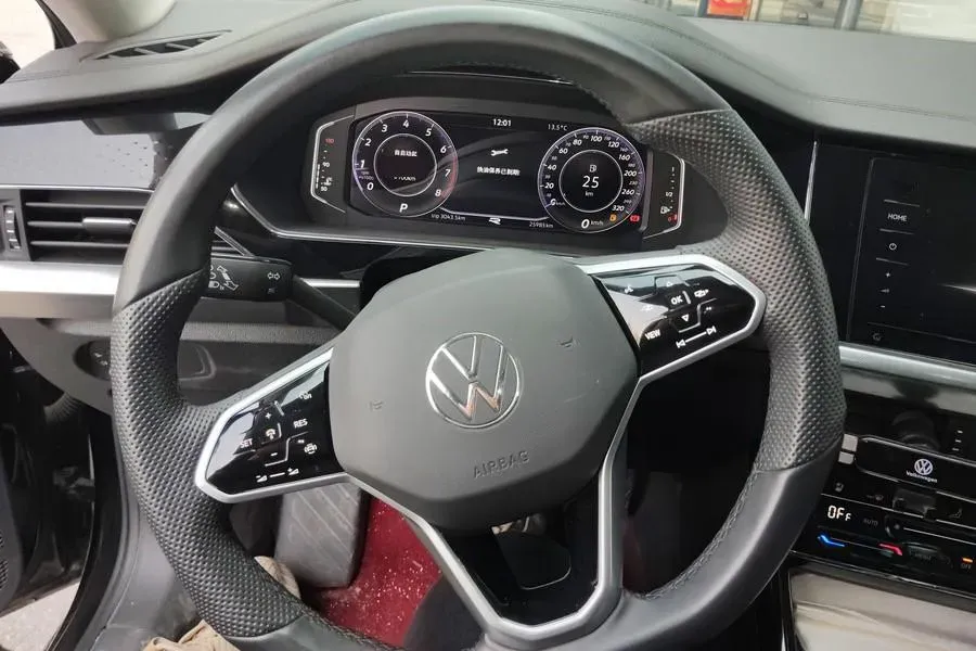 2024 Volkswagen Passat 2.0T 186HP L4 7DCT,autocango,china used car exporter,china ev exporter,chinese used car exporter,chinese used ev exporter