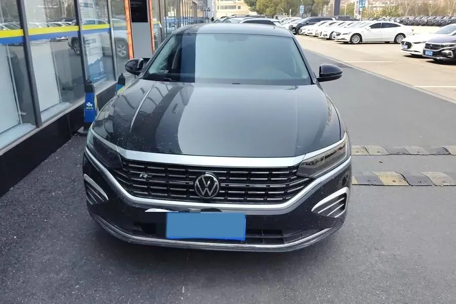 2024 Volkswagen Passat 2.0T 186HP L4 7DCT,autocango,china used car exporter,china ev exporter,chinese used car exporter,chinese used ev exporter