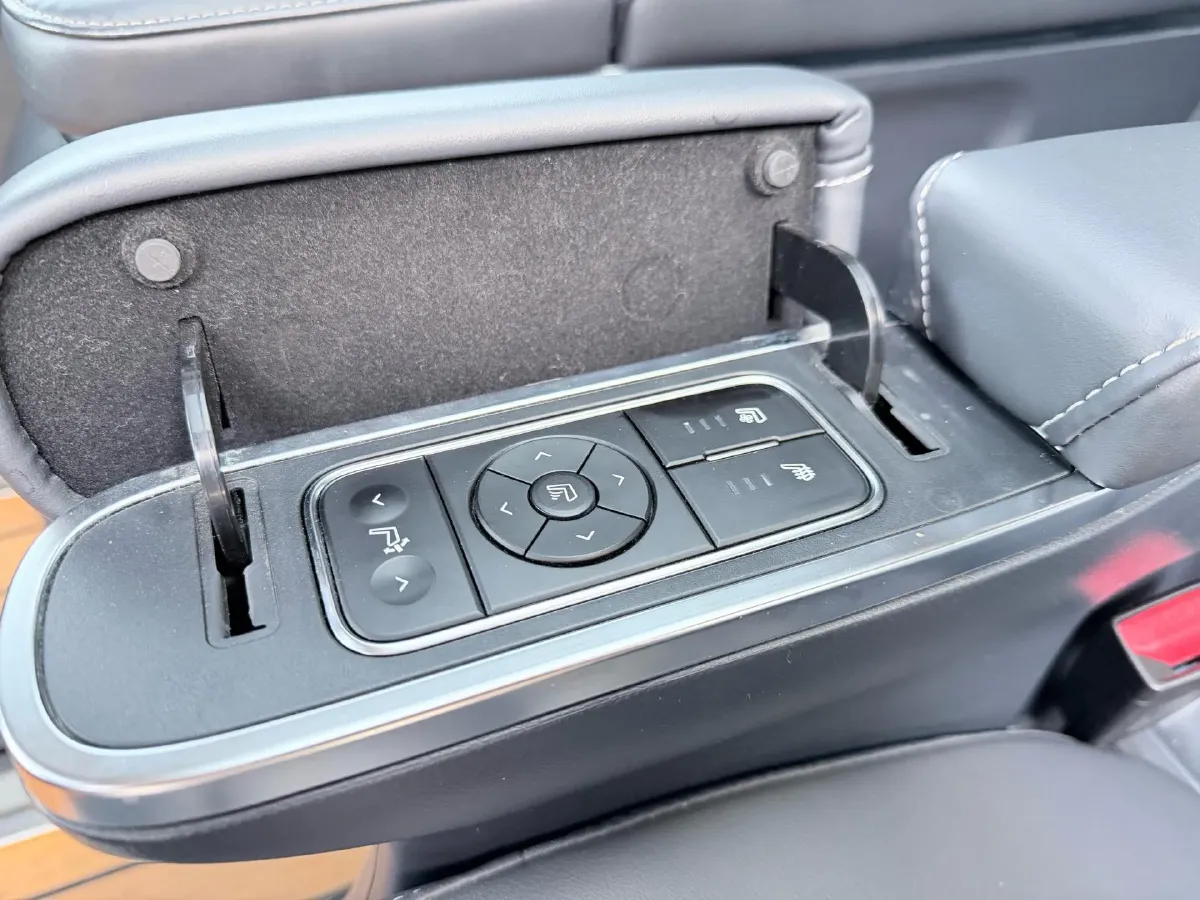 2021 GAC Trumpchi M8 2.0T 252HP L4 8AT,autocango,china used car exporter,china ev exporter,chinese used car exporter,chinese used ev exporter