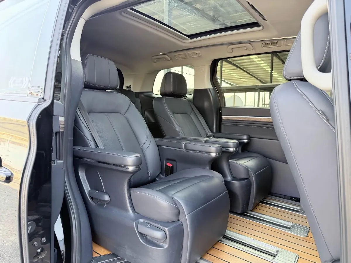 2021 GAC Trumpchi M8 2.0T 252HP L4 8AT,autocango,china used car exporter,china ev exporter,chinese used car exporter,chinese used ev exporter