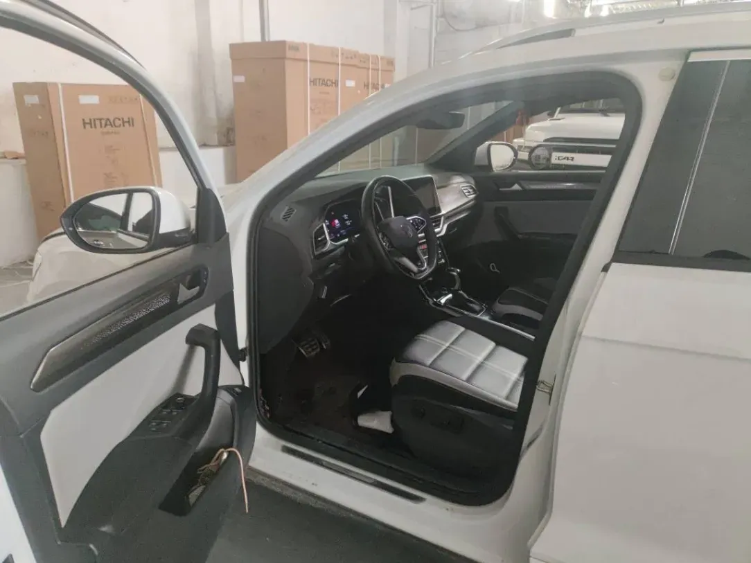 2023 Volkswagen T-Roc 1.5T 160HP L4 7DCT,autocango,china used car exporter,china ev exporter,chinese used car exporter,chinese used ev exporter