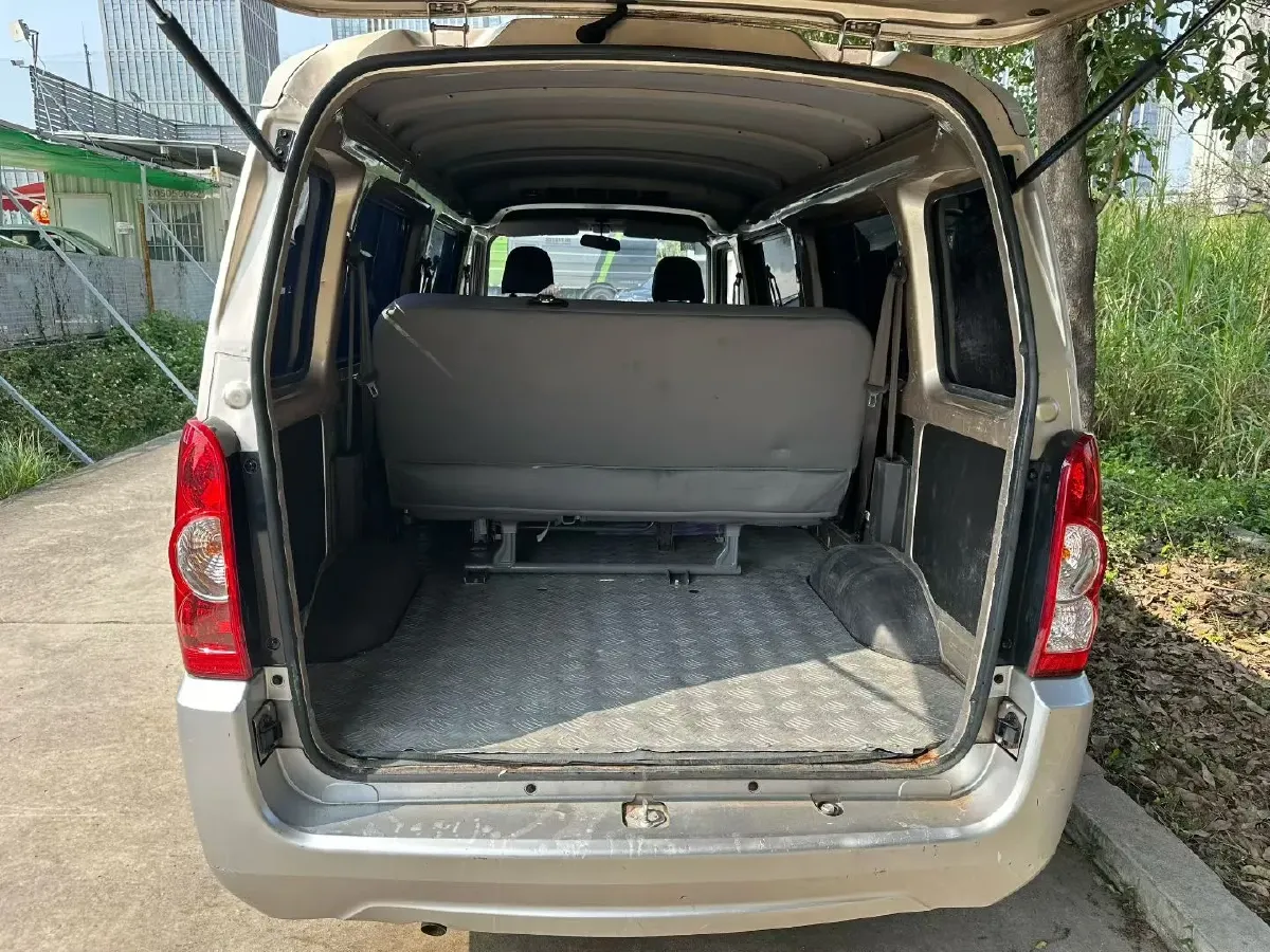 2021 WuLing RongGuang 1.5L 99HP L4 5MT,autocango,china used car exporter,china ev exporter,chinese used car exporter,chinese used ev exporter