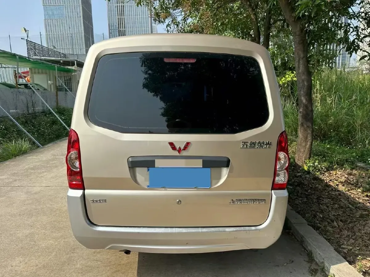 2021 WuLing RongGuang 1.5L 99HP L4 5MT,autocango,china used car exporter,china ev exporter,chinese used car exporter,chinese used ev exporter