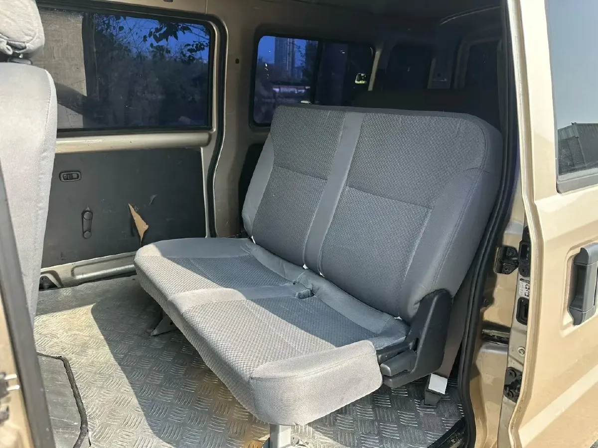 2021 WuLing RongGuang 1.5L 99HP L4 5MT,autocango,china used car exporter,china ev exporter,chinese used car exporter,chinese used ev exporter