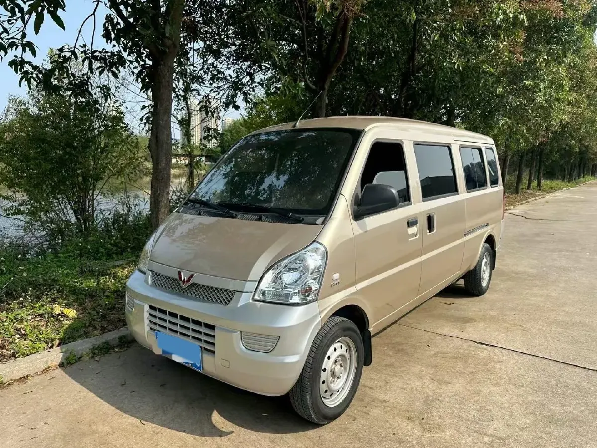 2021 WuLing RongGuang 1.5L 99HP L4 5MT,autocango,china used car exporter,china ev exporter,chinese used car exporter,chinese used ev exporter