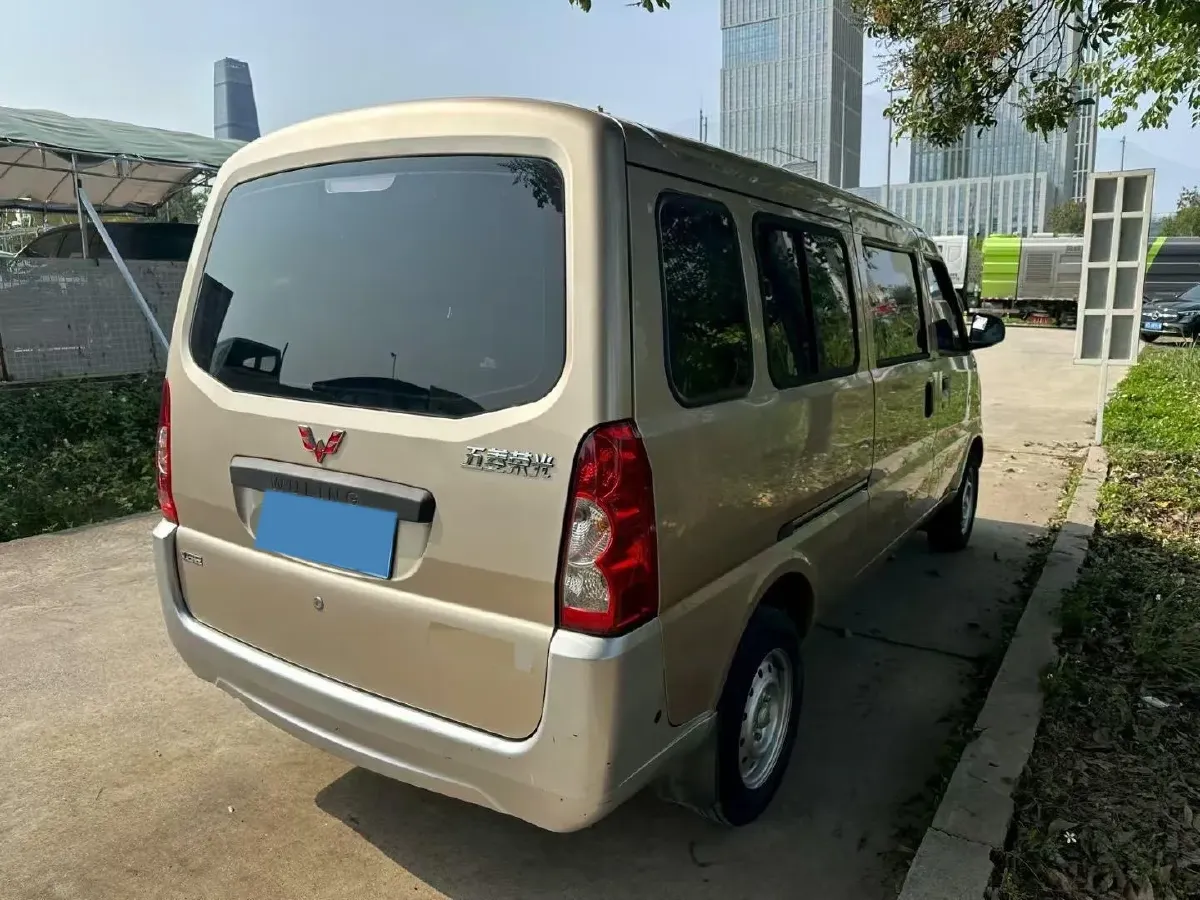 2021 WuLing RongGuang 1.5L 99HP L4 5MT,autocango,china used car exporter,china ev exporter,chinese used car exporter,chinese used ev exporter