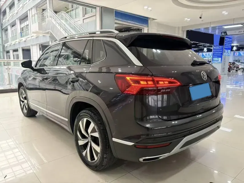 2019 Jeep Cherokee 2.0T 234HP L4 9AT,autocango,china used car exporter,china ev exporter,chinese used car exporter,chinese used ev exporter