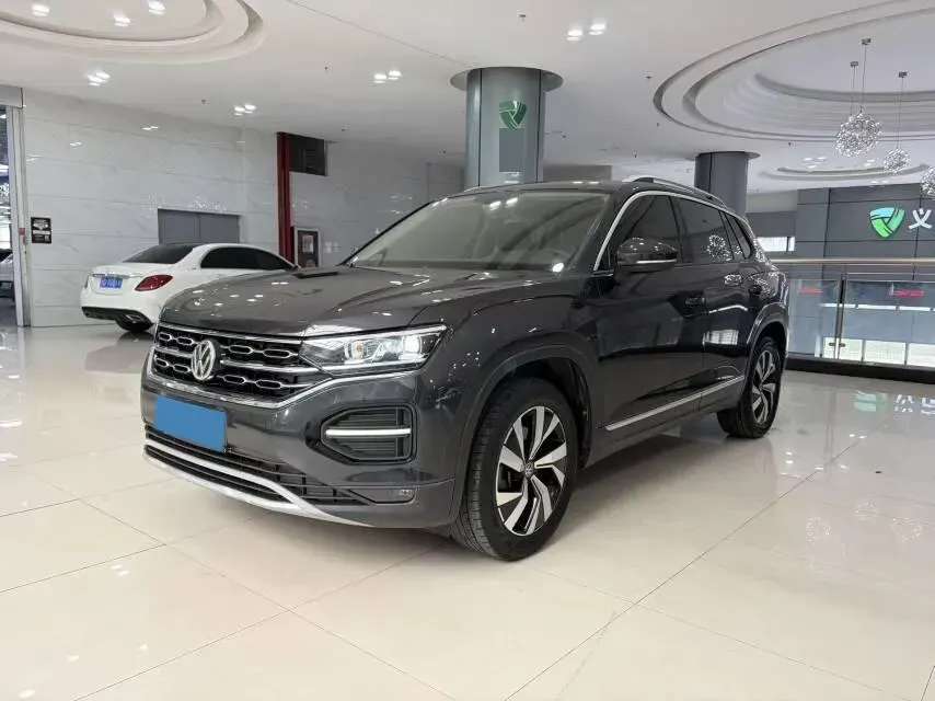 2019 Jeep Cherokee 2.0T 234HP L4 9AT,autocango,china used car exporter,china ev exporter,chinese used car exporter,chinese used ev exporter