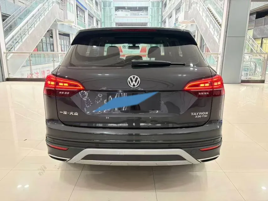 2019 Jeep Cherokee 2.0T 234HP L4 9AT,autocango,china used car exporter,china ev exporter,chinese used car exporter,chinese used ev exporter