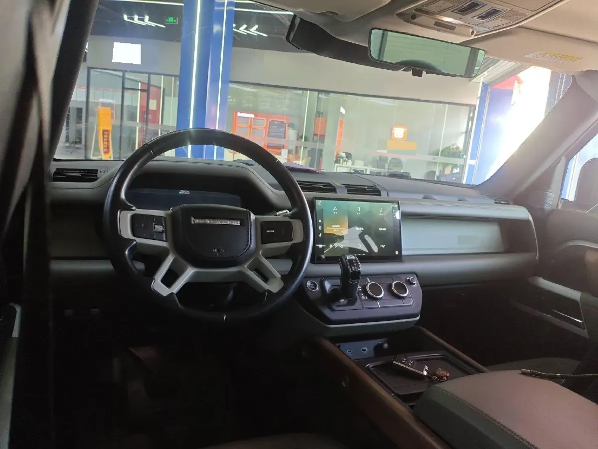 2022 Land Rover Defender 3.0T 400HP L6 8AT,autocango,china used car exporter,china ev exporter,chinese used car exporter,chinese used ev exporter