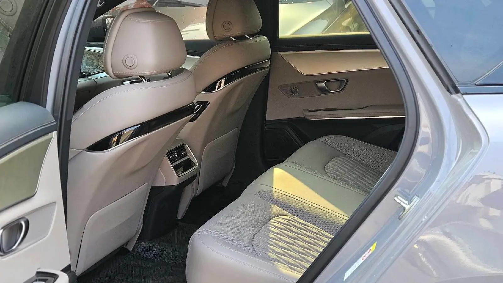 2025 BYD Han 1.5T 156HP L4 E-CVT PHEV,autocango,china used car exporter,china ev exporter,chinese used car exporter,chinese used ev exporter