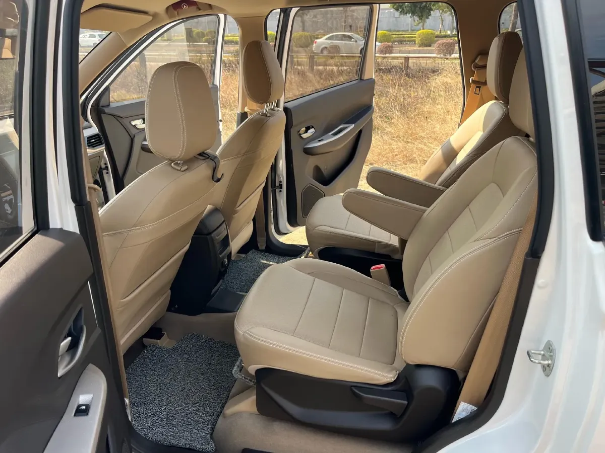 2021 WuLing HongGuang 1.5L 99HP L4 6MT,autocango,china used car exporter,china ev exporter,chinese used car exporter,chinese used ev exporter