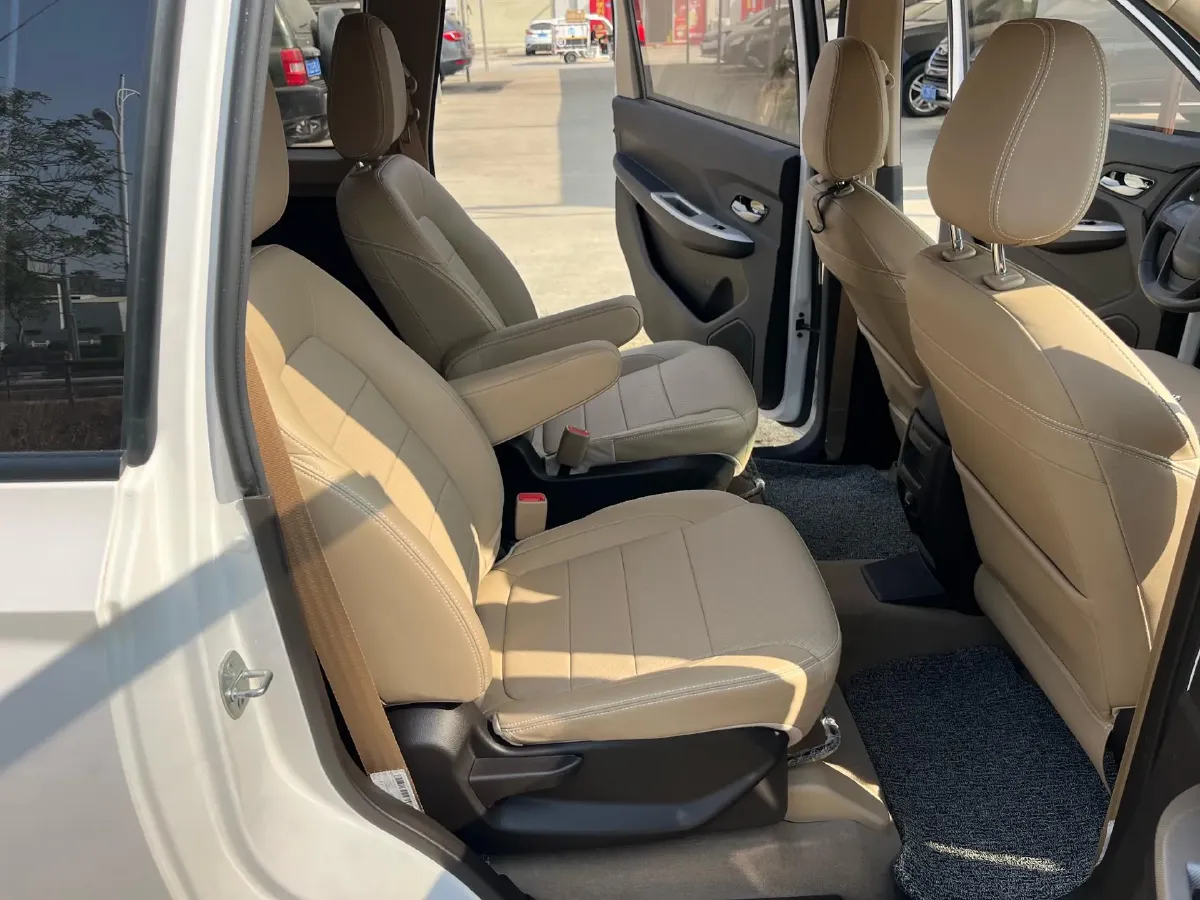 2021 WuLing HongGuang 1.5L 99HP L4 6MT,autocango,china used car exporter,china ev exporter,chinese used car exporter,chinese used ev exporter