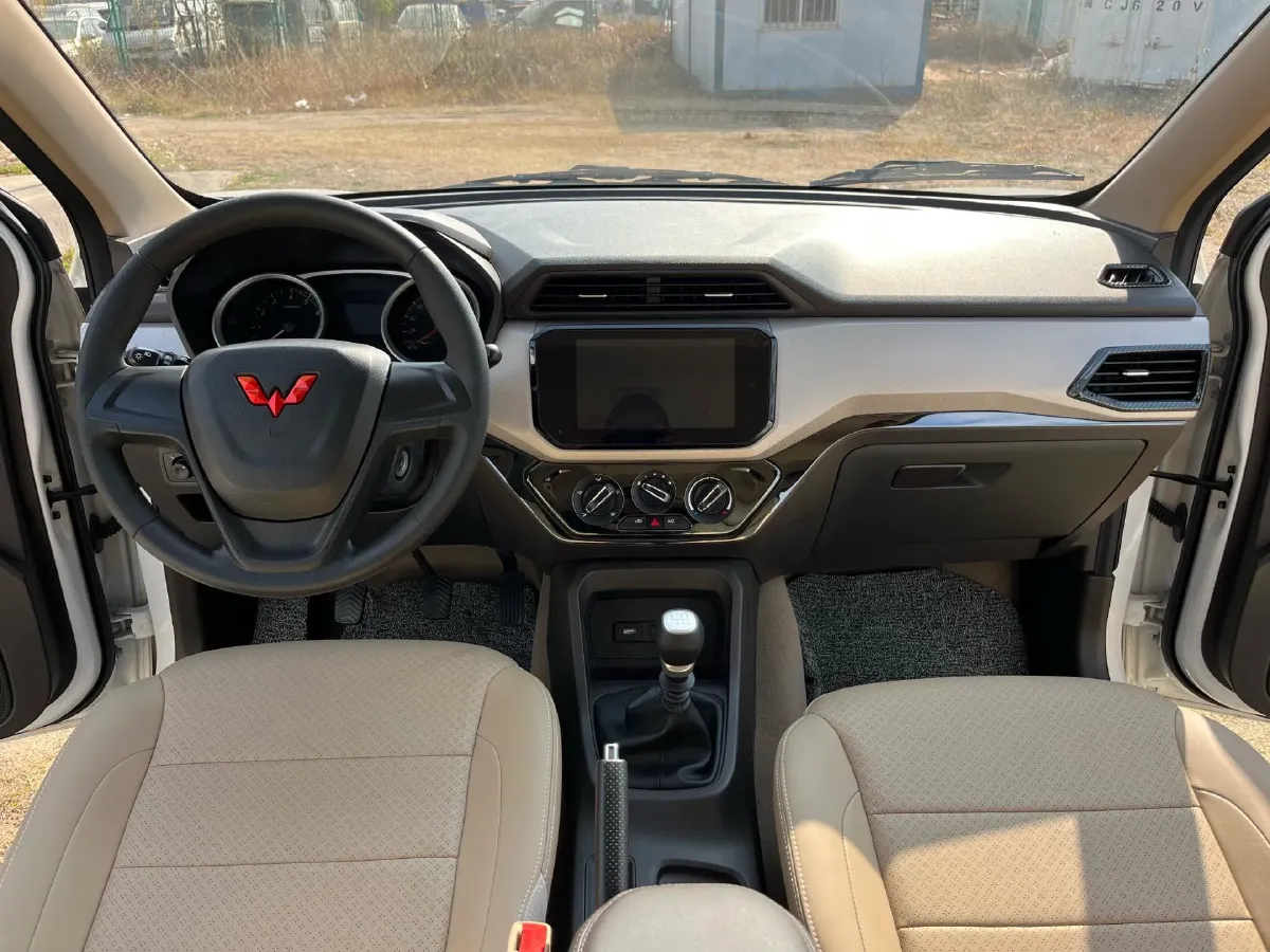 2021 WuLing HongGuang 1.5L 99HP L4 6MT,autocango,china used car exporter,china ev exporter,chinese used car exporter,chinese used ev exporter