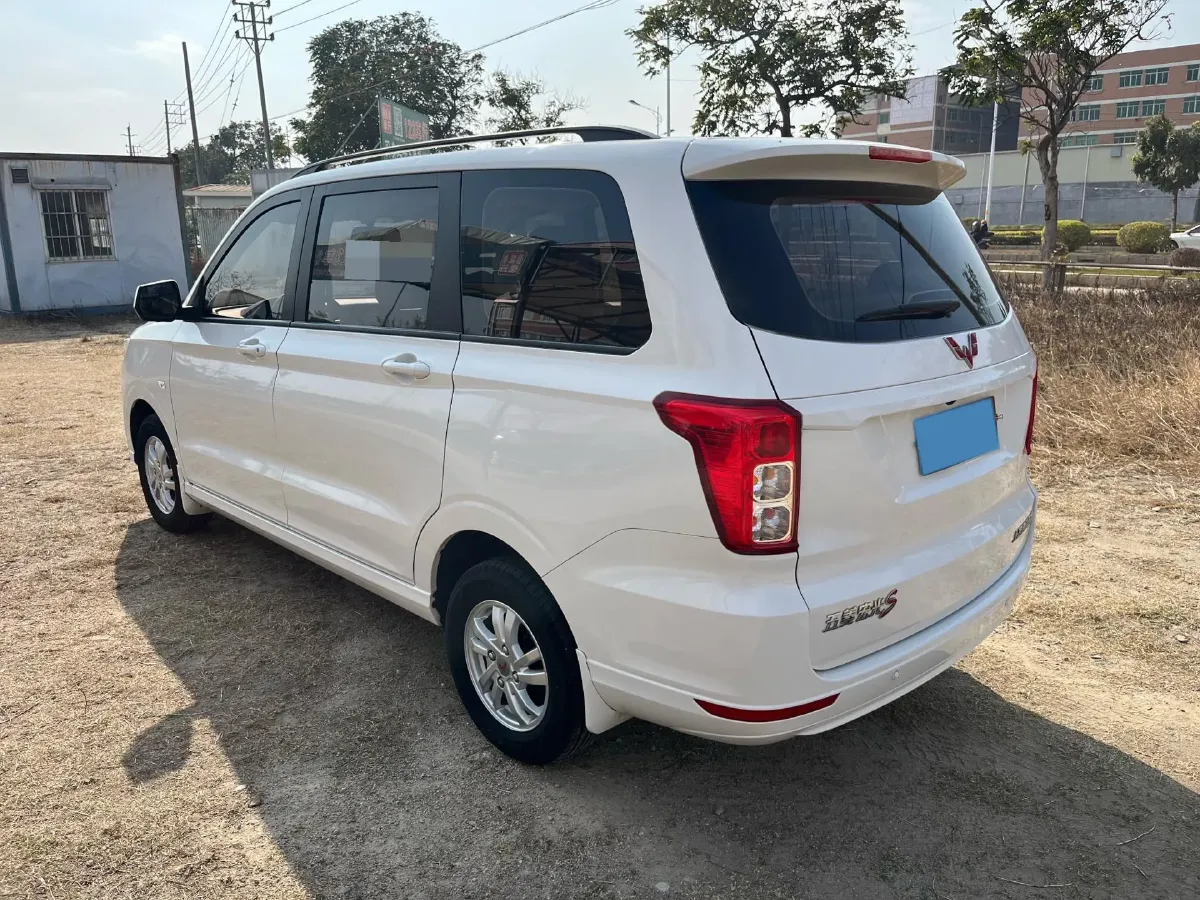 2021 WuLing HongGuang 1.5L 99HP L4 6MT,autocango,china used car exporter,china ev exporter,chinese used car exporter,chinese used ev exporter