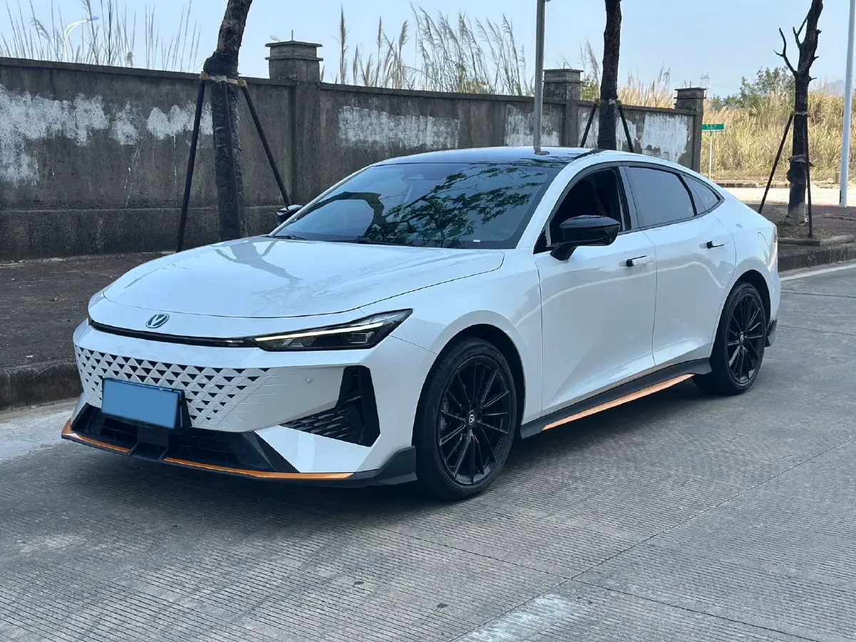 2024 ChangAn UNI-V 1.5T 188HP L4 7DCT,autocango,china used car exporter,china ev exporter,chinese used car exporter,chinese used ev exporter