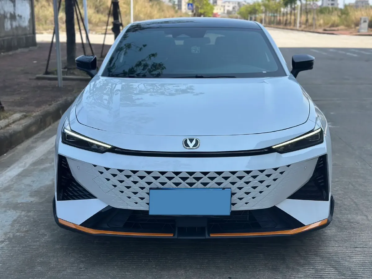 2024 ChangAn UNI-V 1.5T 188HP L4 7DCT,autocango,china used car exporter,china ev exporter,chinese used car exporter,chinese used ev exporter