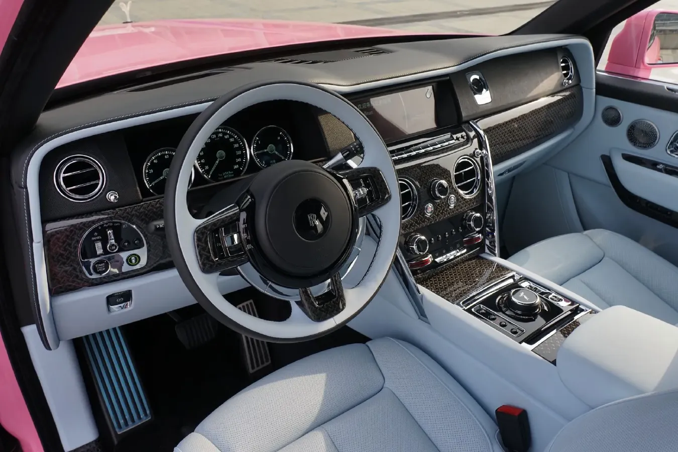 2018 Rolls-Royce Cullinan 6.7T 571HP V12 8AT,autocango,china used car exporter,china ev exporter,chinese used car exporter,chinese used ev exporter