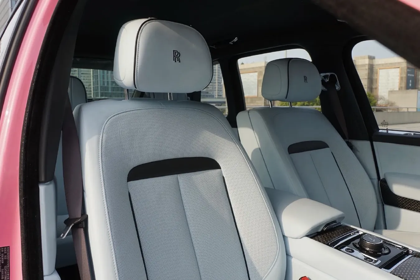 2018 Rolls-Royce Cullinan 6.7T 571HP V12 8AT,autocango,china used car exporter,china ev exporter,chinese used car exporter,chinese used ev exporter