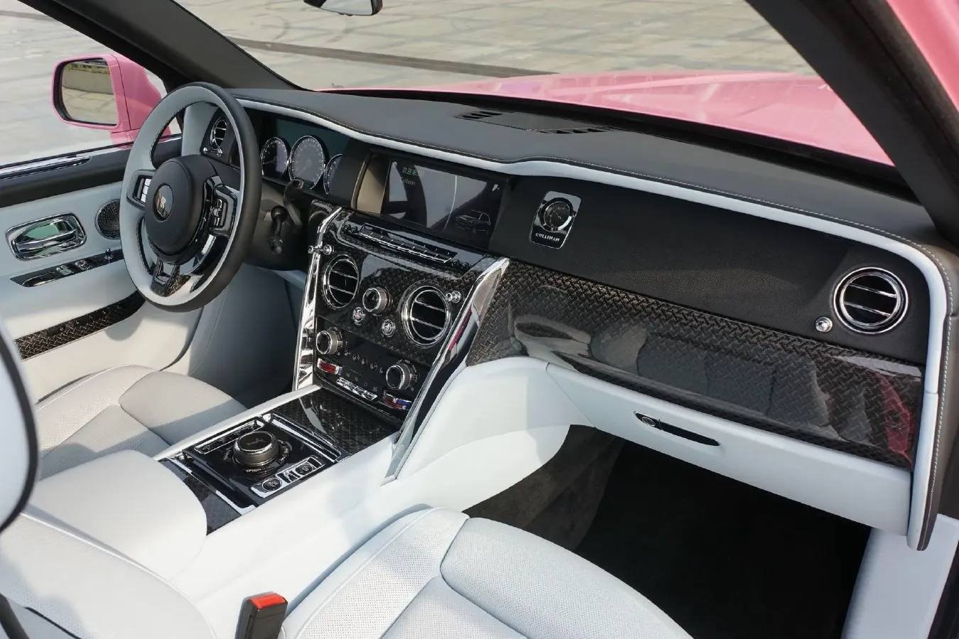 2018 Rolls-Royce Cullinan 6.7T 571HP V12 8AT,autocango,china used car exporter,china ev exporter,chinese used car exporter,chinese used ev exporter