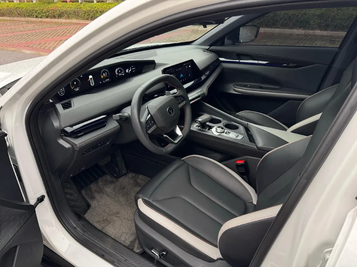 2023 ChangAn UNI-V 1.5T 188HP L4 7DCT,autocango,china used car exporter,china ev exporter,chinese used car exporter,chinese used ev exporter