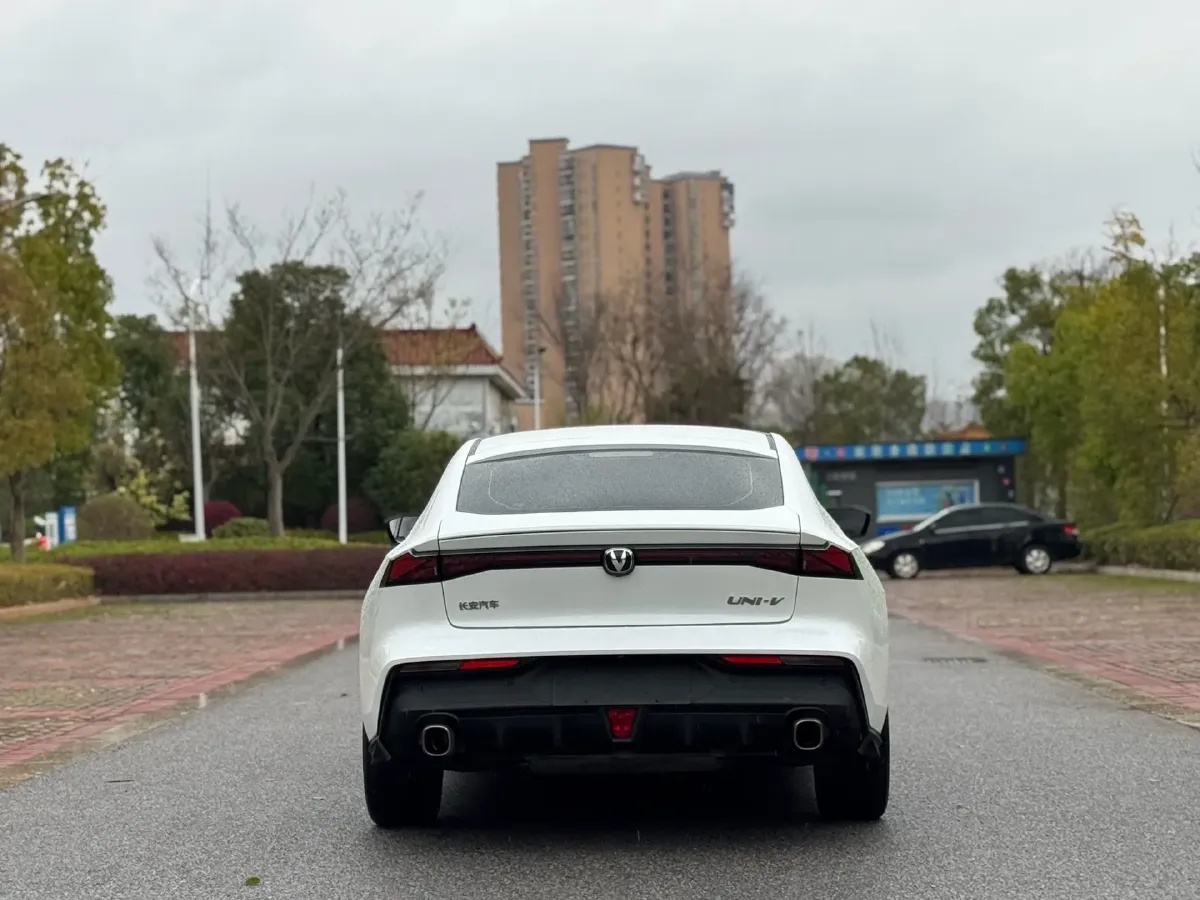 2023 ChangAn UNI-V 1.5T 188HP L4 7DCT,autocango,china used car exporter,china ev exporter,chinese used car exporter,chinese used ev exporter