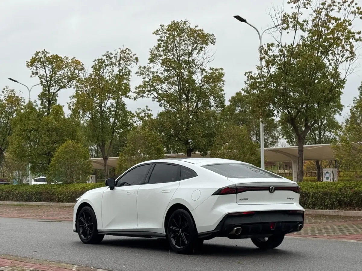 2023 ChangAn UNI-V 1.5T 188HP L4 7DCT,autocango,china used car exporter,china ev exporter,chinese used car exporter,chinese used ev exporter