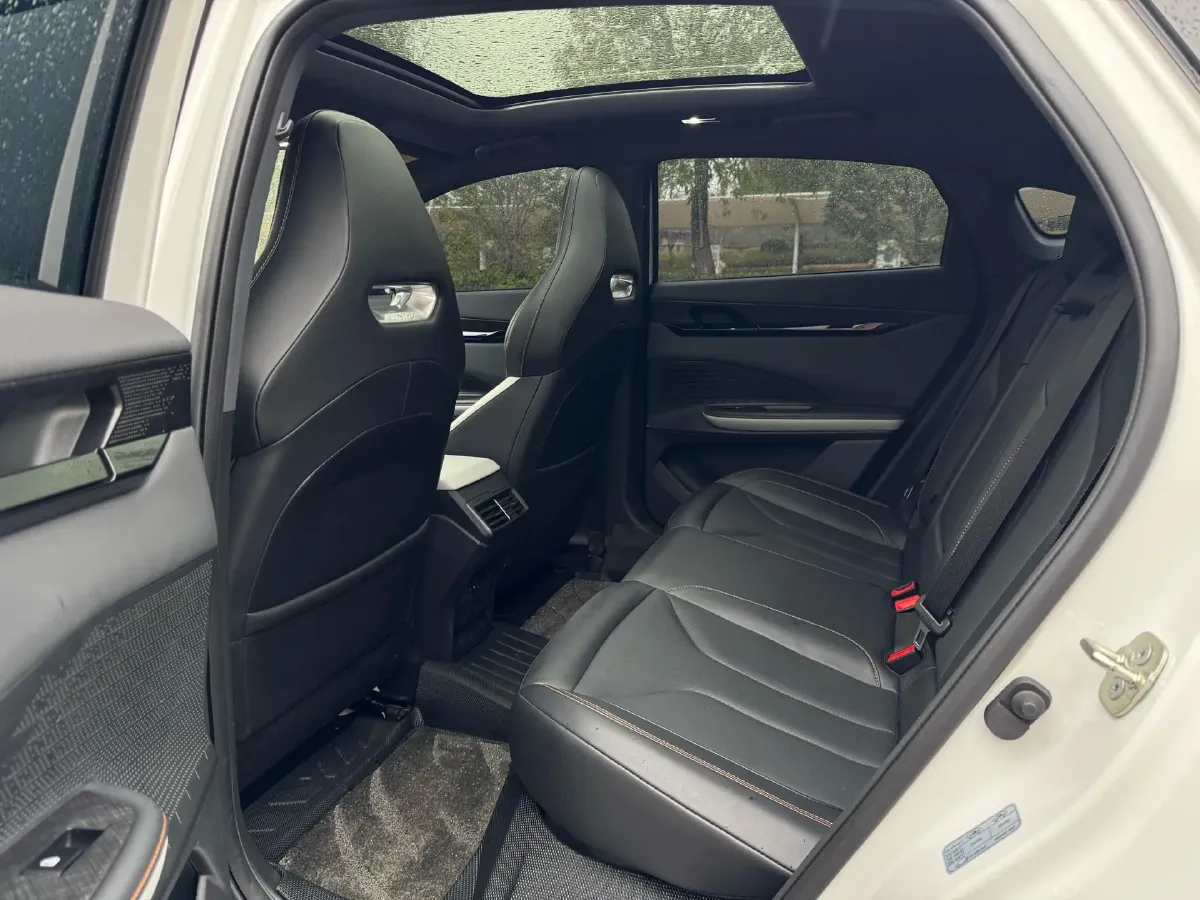 2023 ChangAn UNI-V 1.5T 188HP L4 7DCT,autocango,china used car exporter,china ev exporter,chinese used car exporter,chinese used ev exporter