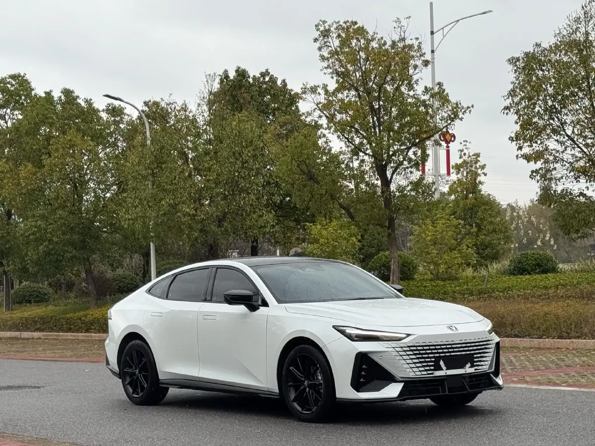 2023 ChangAn UNI-V 1.5T 188HP L4 7DCT,autocango,china used car exporter,china ev exporter,chinese used car exporter,chinese used ev exporter