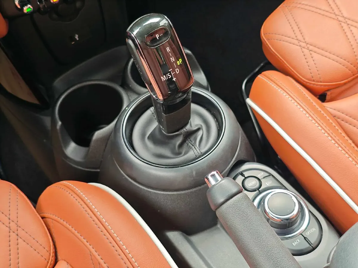 2022 MINI MINI 2.0T 192HP L4 7DCT,autocango,china used car exporter,china ev exporter,chinese used car exporter,chinese used ev exporter