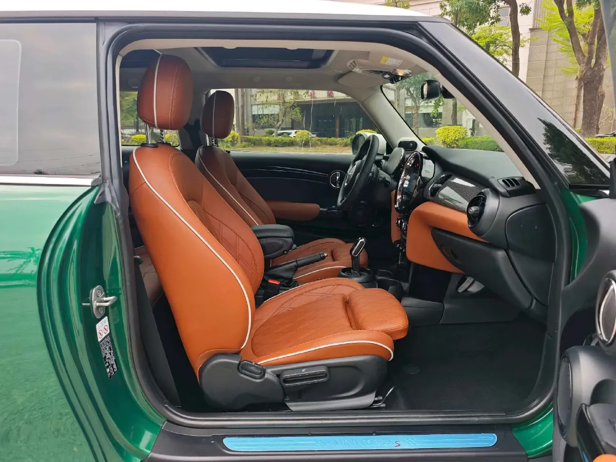 2022 MINI MINI 2.0T 192HP L4 7DCT,autocango,china used car exporter,china ev exporter,chinese used car exporter,chinese used ev exporter