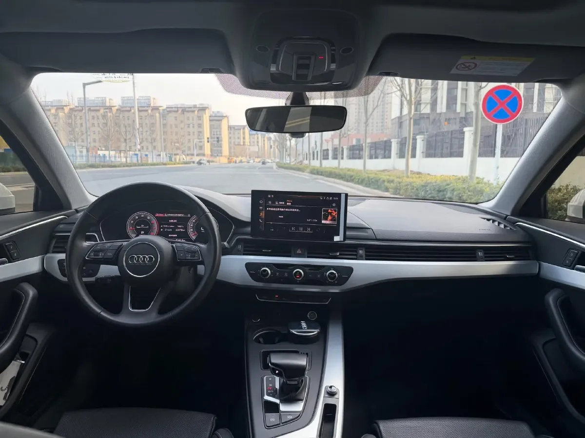 2022 Audi A4L 2.0T 190HP L4 7DCT,autocango,china used car exporter,china ev exporter,chinese used car exporter,chinese used ev exporter