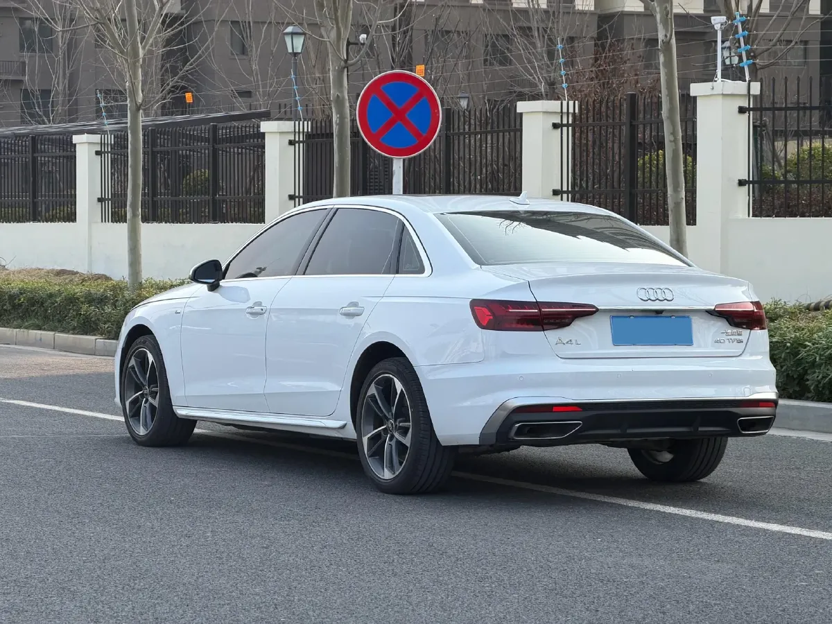2022 Audi A4L 2.0T 190HP L4 7DCT,autocango,china used car exporter,china ev exporter,chinese used car exporter,chinese used ev exporter