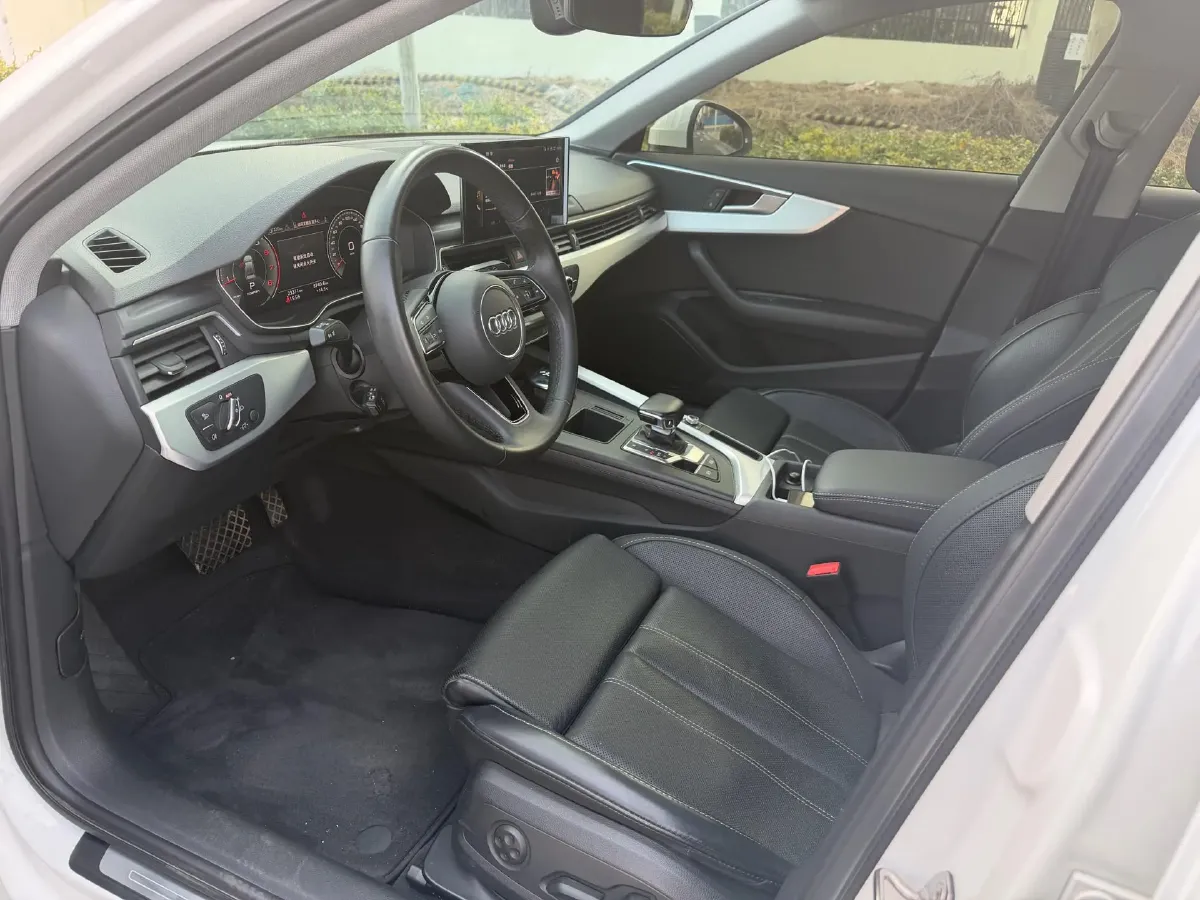 2022 Audi A4L 2.0T 190HP L4 7DCT,autocango,china used car exporter,china ev exporter,chinese used car exporter,chinese used ev exporter