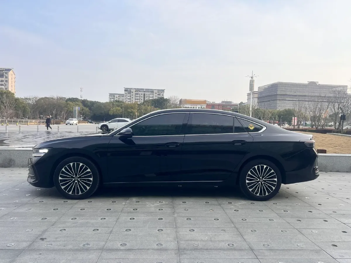 2024 Volkswagen Magotan 2.0T 220HP L4 7DCT,autocango,china used car exporter,china ev exporter,chinese used car exporter,chinese used ev exporter
