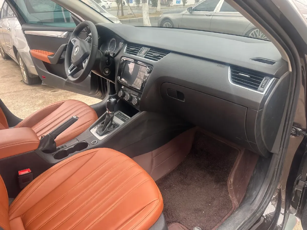 2019 Skoda Octavia 1.5L 116HP L4 6AT,autocango,china used car exporter,china ev exporter,chinese used car exporter,chinese used ev exporter