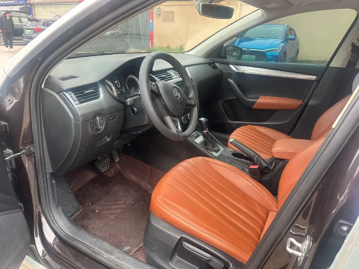 2019 Skoda Octavia 1.5L 116HP L4 6AT,autocango,china used car exporter,china ev exporter,chinese used car exporter,chinese used ev exporter