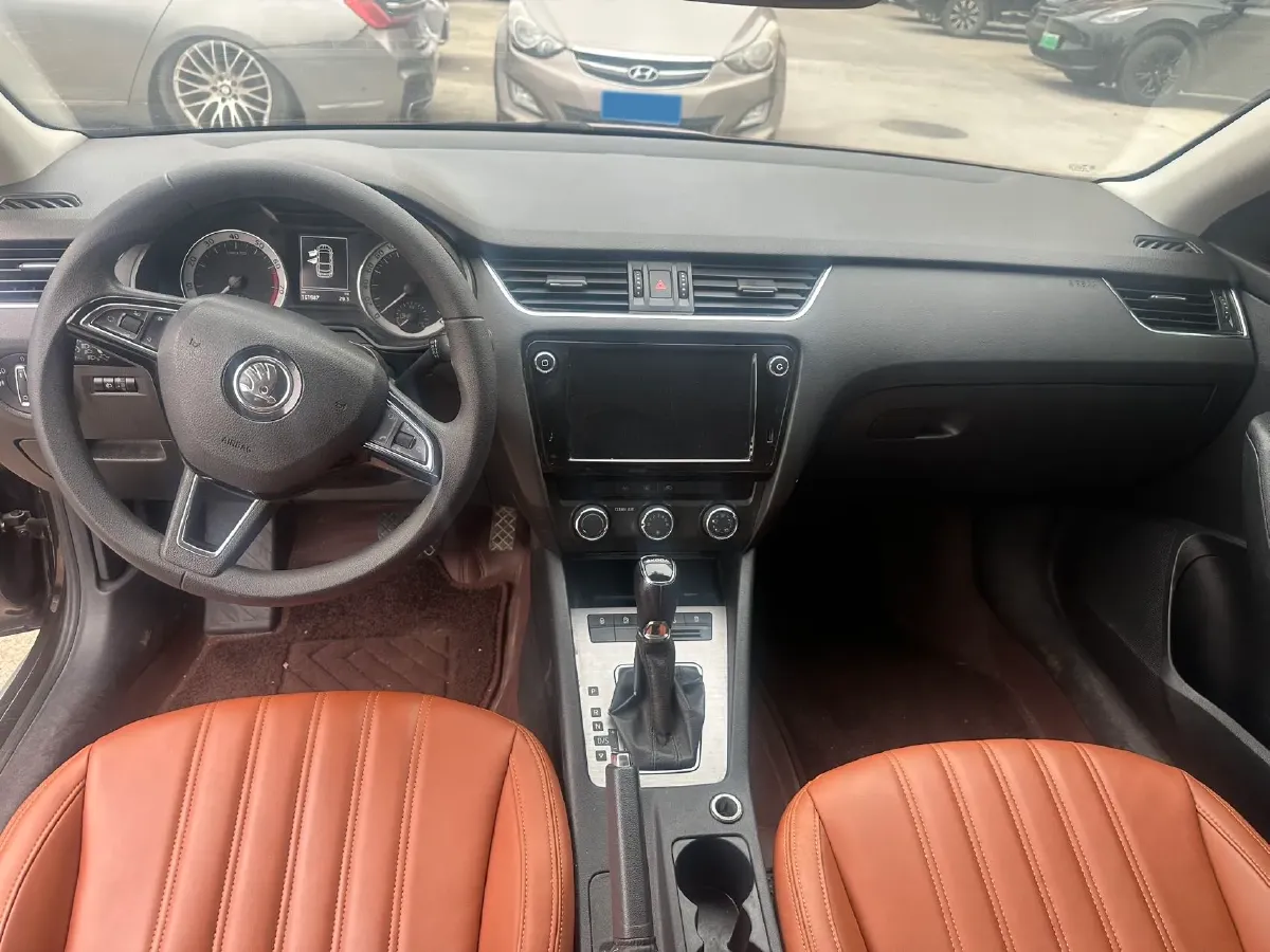 2019 Skoda Octavia 1.5L 116HP L4 6AT,autocango,china used car exporter,china ev exporter,chinese used car exporter,chinese used ev exporter