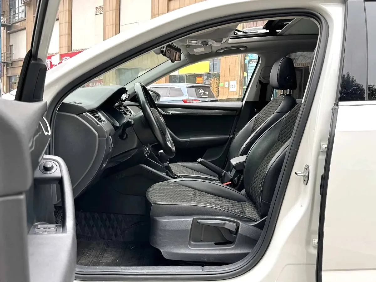 2018 Skoda Octavia 1.4T 150HP L4 7DCT,autocango,china used car exporter,china ev exporter,chinese used car exporter,chinese used ev exporter