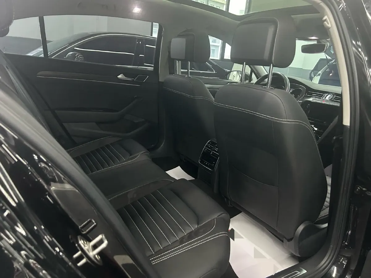 2020 Volkswagen Magotan 2.0T 186HP L4 7DCT,autocango,china used car exporter,china ev exporter,chinese used car exporter,chinese used ev exporter