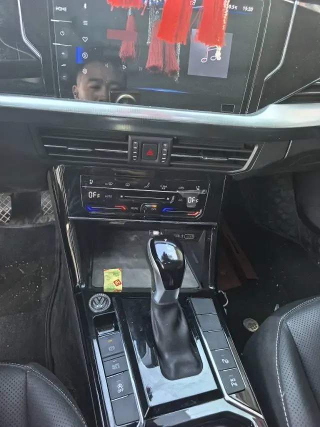 2024 Volkswagen Passat 2.0T 220HP L4 7DCT,autocango,china used car exporter,china ev exporter,chinese used car exporter,chinese used ev exporter