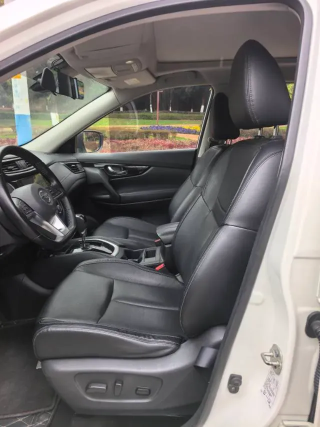 2020 Nissan X-Trail 2.0L 154HP L4 CVT,autocango,china used car exporter,china ev exporter,chinese used car exporter,chinese used ev exporter