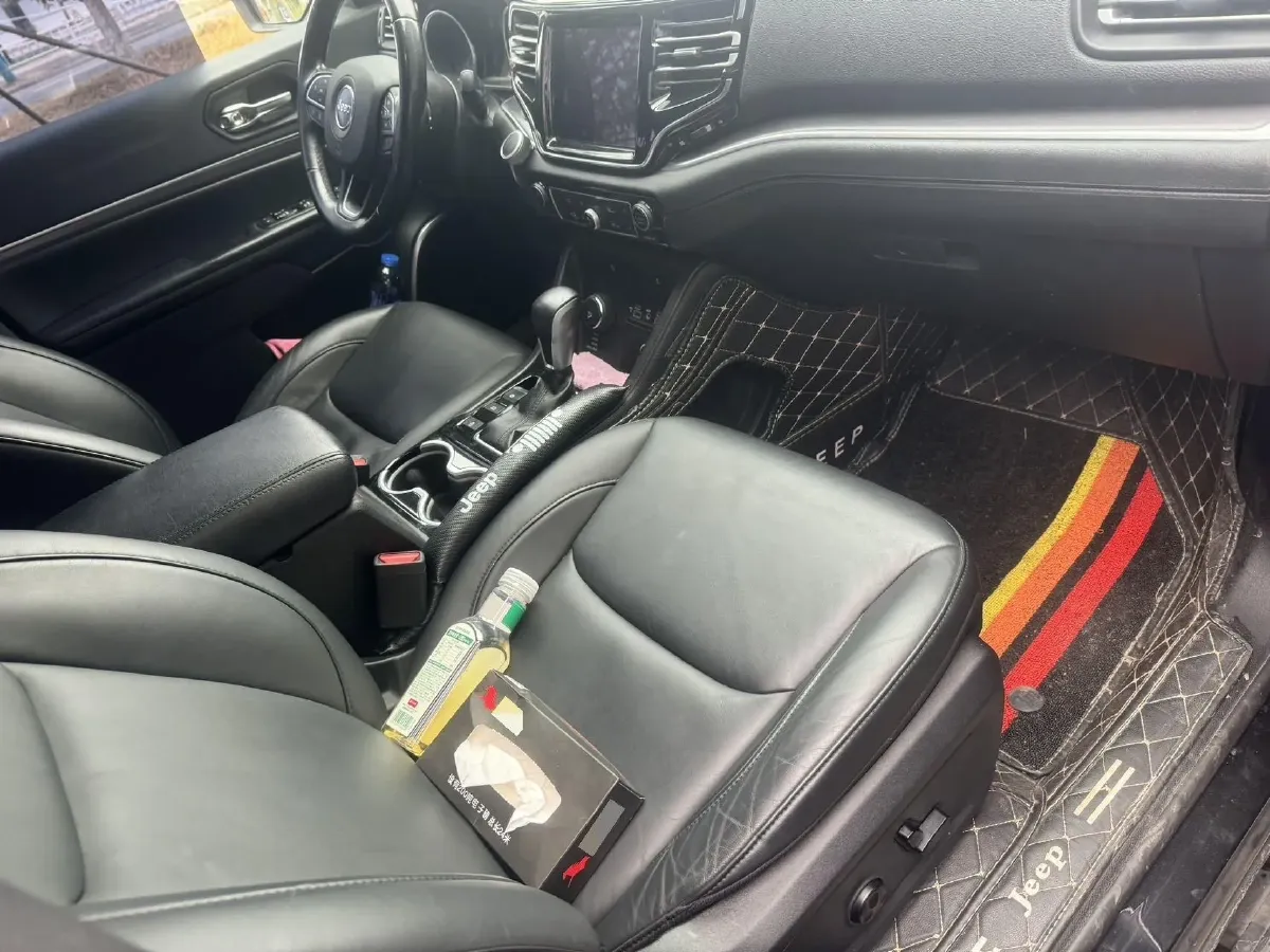 2018 Jeep Grand Commander 2.0T 265HP L4 9AT,autocango,china used car exporter,china ev exporter,chinese used car exporter,chinese used ev exporter