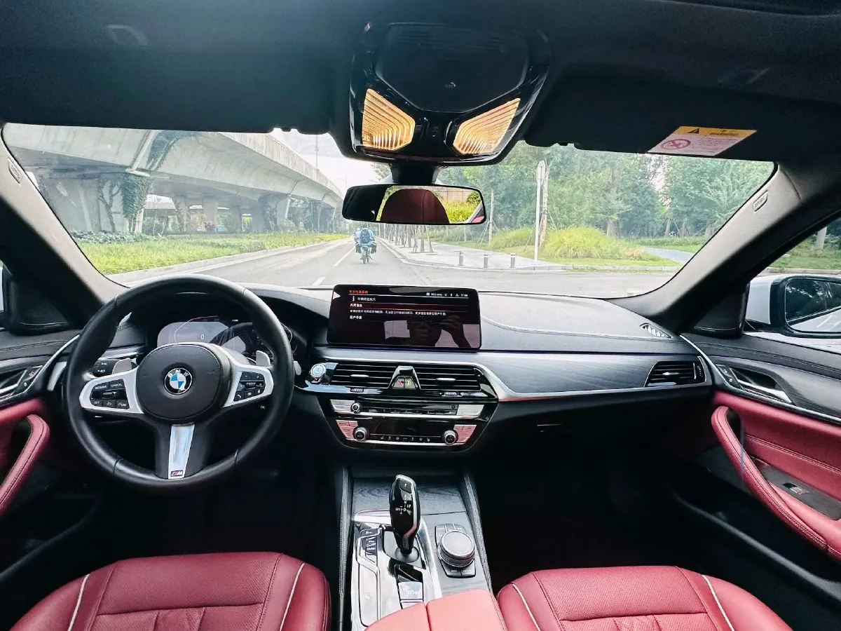 2022 BMW 5 Series 2.0T 252HP L4 8AT,autocango,china used car exporter,china ev exporter,chinese used car exporter,chinese used ev exporter