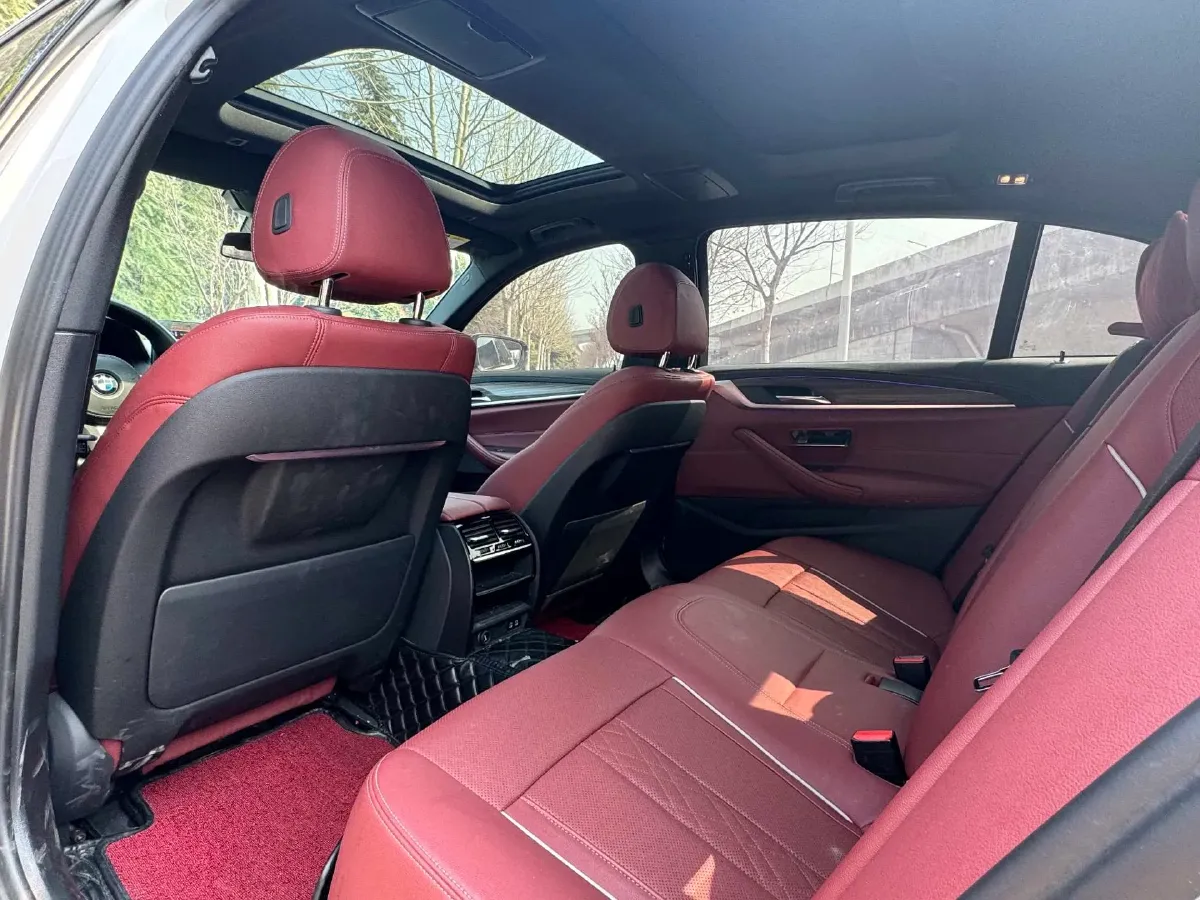 2022 BMW 5 Series 2.0T 252HP L4 8AT,autocango,china used car exporter,china ev exporter,chinese used car exporter,chinese used ev exporter