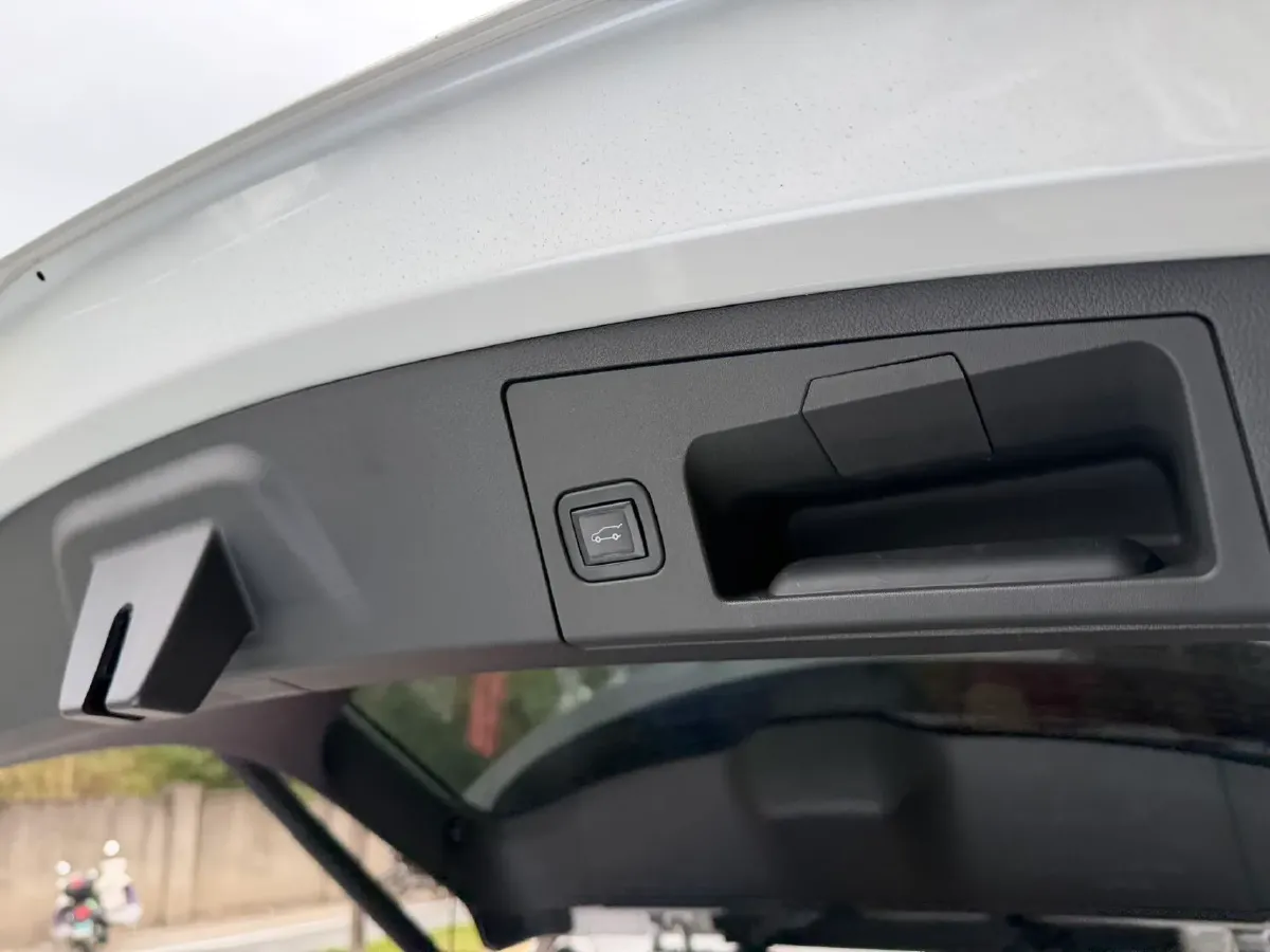 2020 Cadillac XT4 2.0T 241HP L4 9AT,autocango,china used car exporter,china ev exporter,chinese used car exporter,chinese used ev exporter