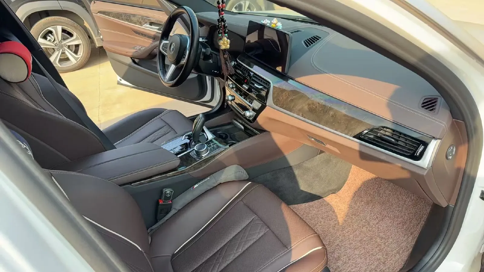 2022 BMW 5 Series 2.0T 184HP L4 8AT,autocango,china used car exporter,china ev exporter,chinese used car exporter,chinese used ev exporter