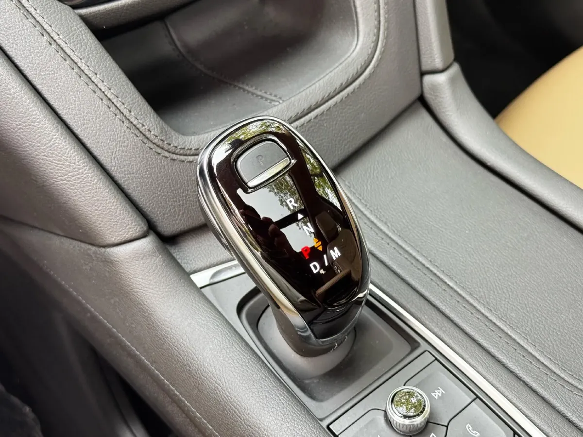 2025 Cadillac XT6 2.0T 237HP L4 9AT,autocango,china used car exporter,china ev exporter,chinese used car exporter,chinese used ev exporter