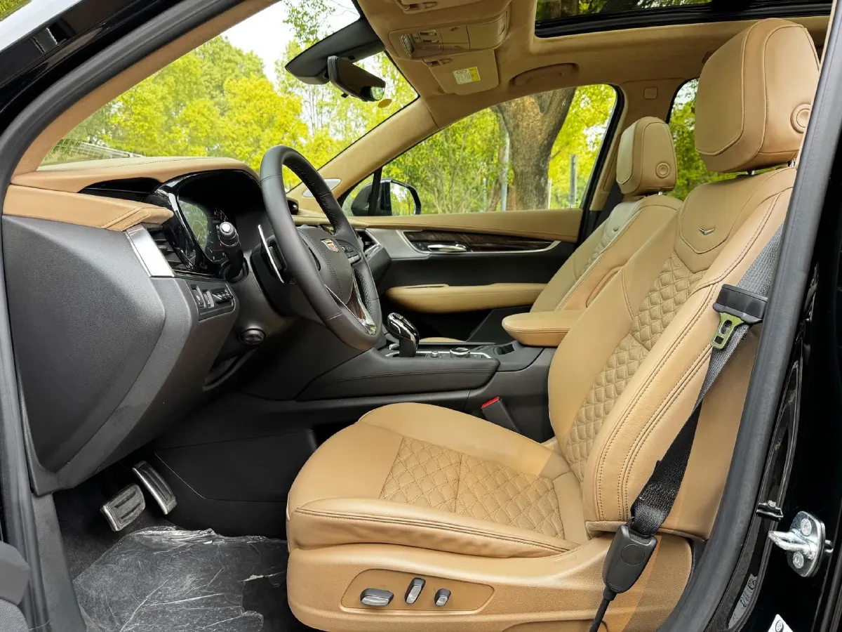 2025 Cadillac XT6 2.0T 237HP L4 9AT,autocango,china used car exporter,china ev exporter,chinese used car exporter,chinese used ev exporter