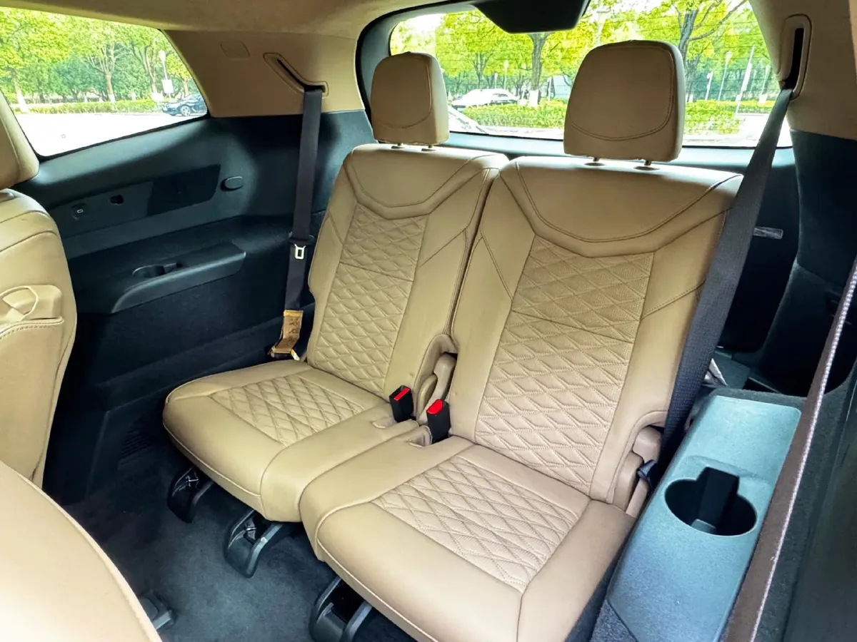 2025 Cadillac XT6 2.0T 237HP L4 9AT,autocango,china used car exporter,china ev exporter,chinese used car exporter,chinese used ev exporter